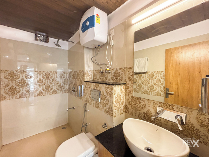 Bathroom 5, Hotel Dev palace, Dehradun