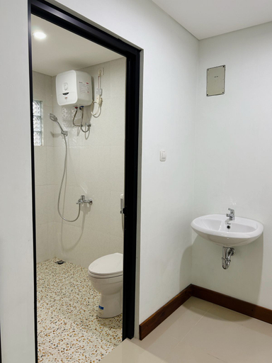 Bathroom 5, EMAIGI HOMESTAY by Premier Guesthouse, Sleman
