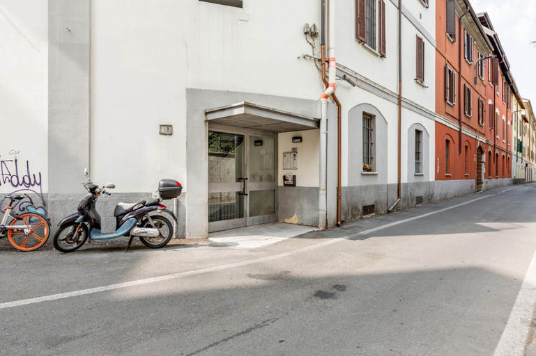 Exterior & Views 1, NEW! Studio Apt 700m from Corso Lodi!, Milano