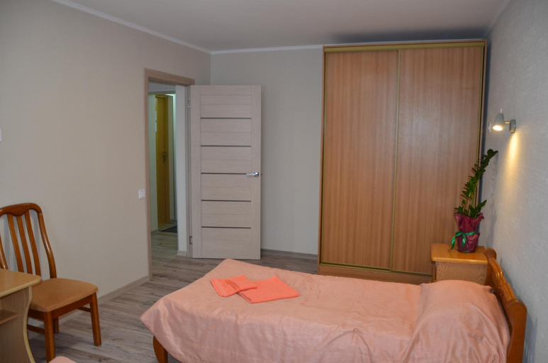 Others 2, Hotel Trias, Pechers'kyi
