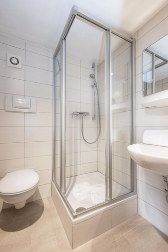 Shower 4, Landgasthof Augustiner, Oberallgäu