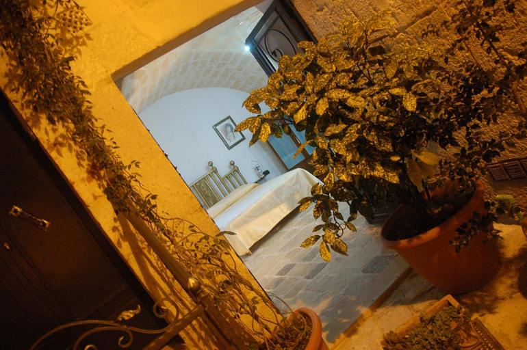 Others 2, Antro delle Muse, Bari