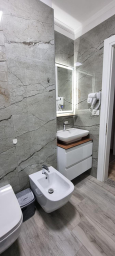 Others 5, Berat Apartment "AAA", Beratit
