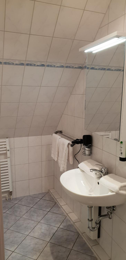 Bathroom 2, Airport Hotel One Aparthotel Sylt, Nordfriesland