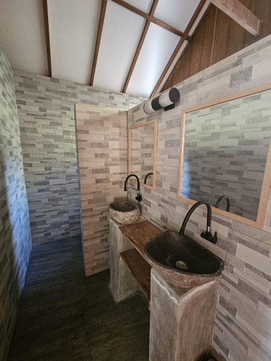 Bathroom, SELAYAR TURTLE BAY