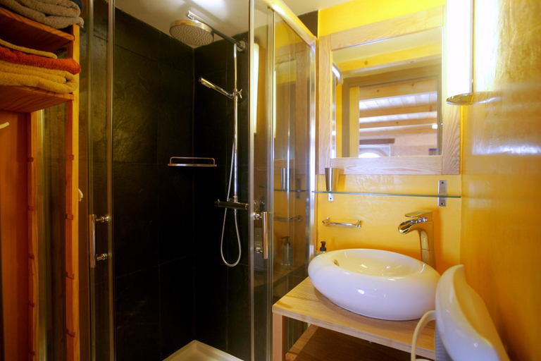 Bathroom 2, Le Magasin a Sel, Finistère