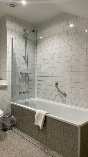 Bathroom 5, Hellidon Lakes Hotel, Northamptonshire