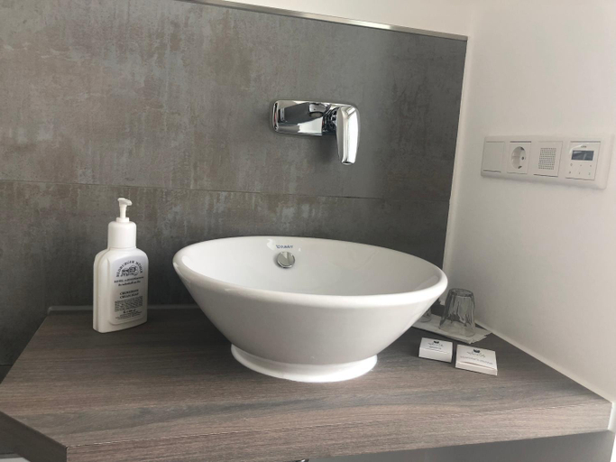 Bathroom 2, Hotel Bedburger Muhle, Rhein-Erft-Kreis