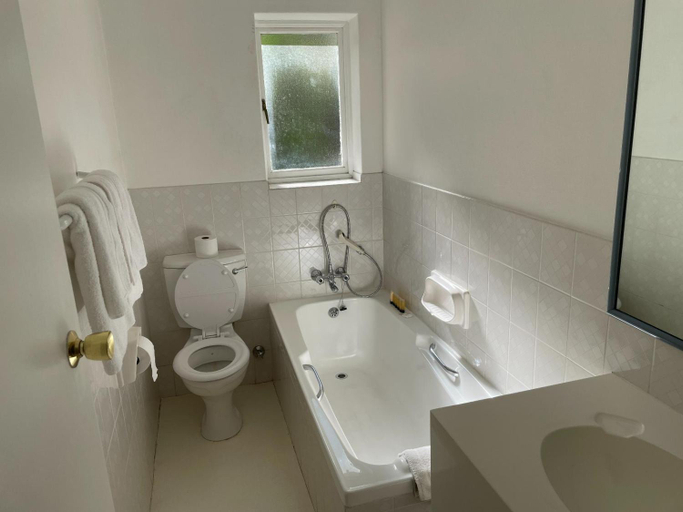 Bathroom 3, Samoa Hotel, West Coast