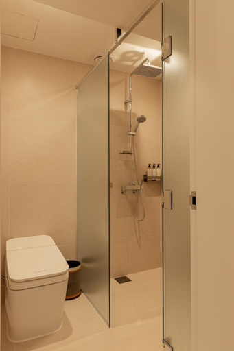 Bathroom 2, Luxury Hanok Mirror Courtyard, Jongno