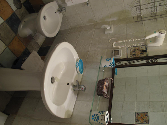 Bathroom 2, B&B I Visconti, Napoli