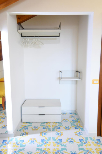 Others 3, B&B IL BIVIO SUI SENTIERI, Napoli