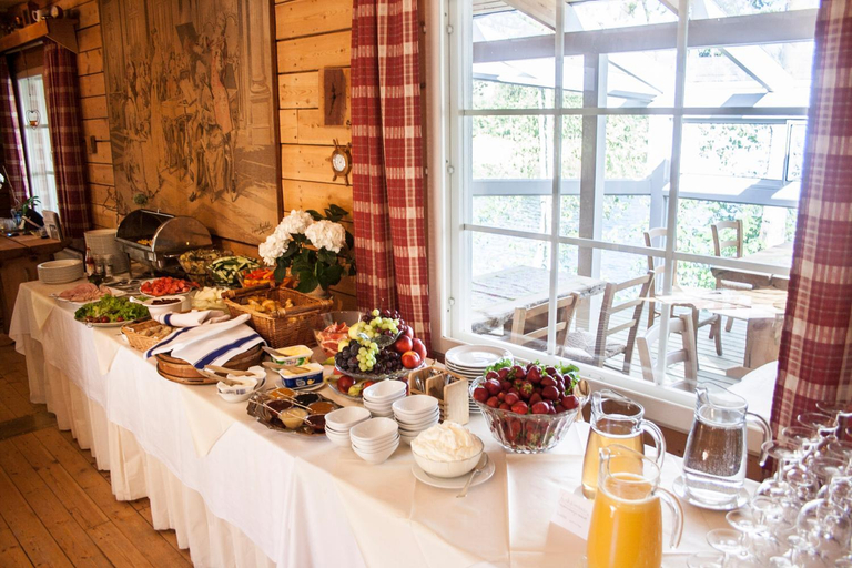 Food & Drinks, Santa's Little Village - Hotel Uitonniemi, Lapland