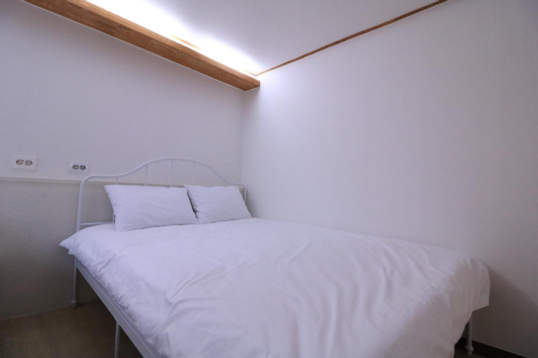 Bedroom 12