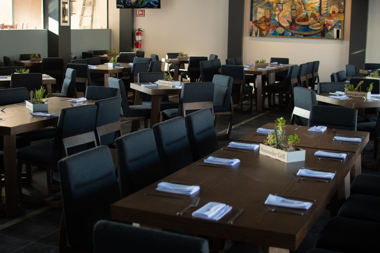 Food & Drinks 5, HOTEL MERLOT INN, Ezequiel Montes