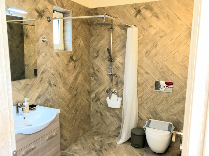 Bathroom 4, SEMIRAMIS SUITES with pool, Peloponnese