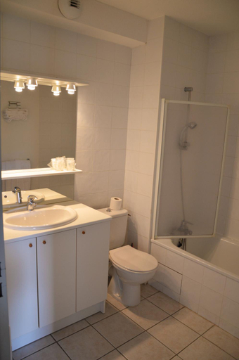 Bathroom 2, La Residence Des Oliviers, Gard