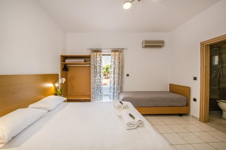 Others 5, SMAROULA, Crete