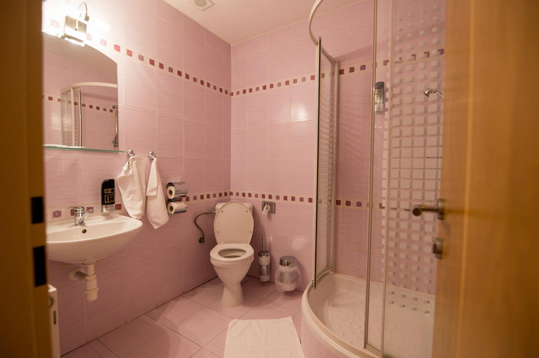 Bathroom 4, Hotel Clavis, Lucenec