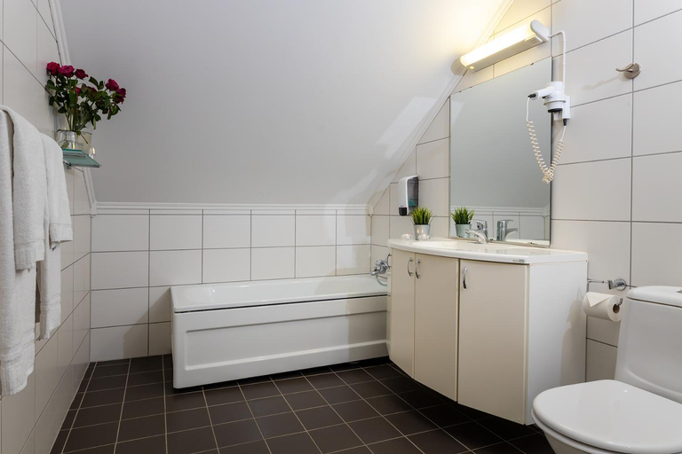 Bathroom 3, Victoria Hotel, Kragerø