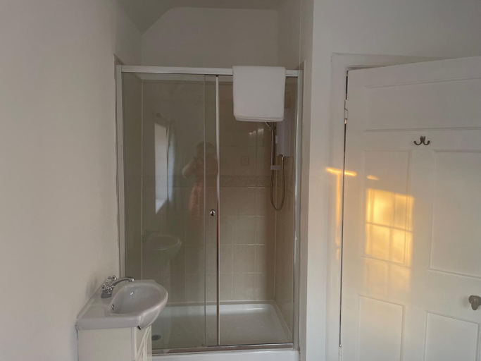 Bathroom 4, Canford house on Westbury on Trym, Bristol