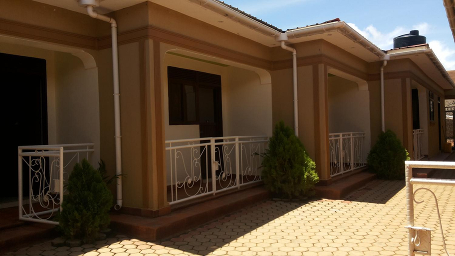 Exterior 18