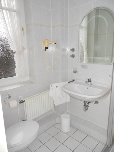 Bathroom 4, Hotel Heuberg, Segeberg