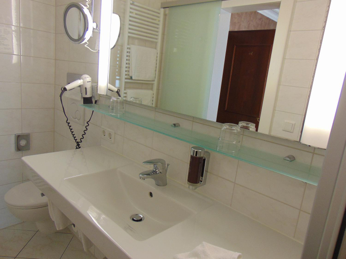 Bathroom 5, Hotel Oberkirch, Freiburg im Breisgau
