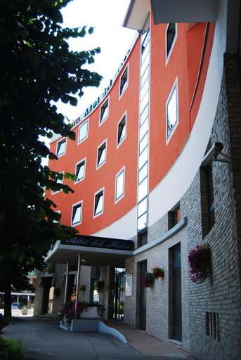 Exterior & Views 19