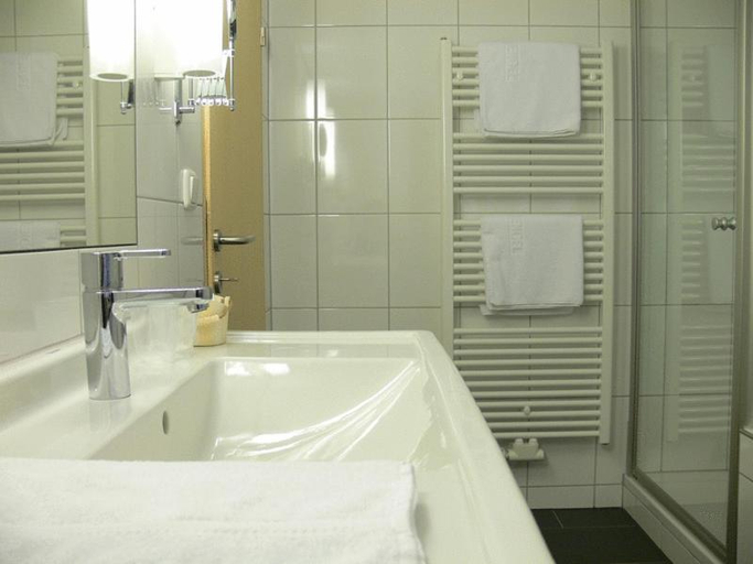 Bathroom 2, Gasthaus Engel, Bregenz