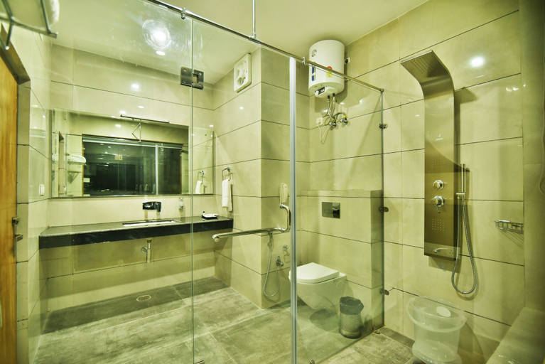 Bathroom 3, DHAULADHAR HILLS RESORTS, Kangra