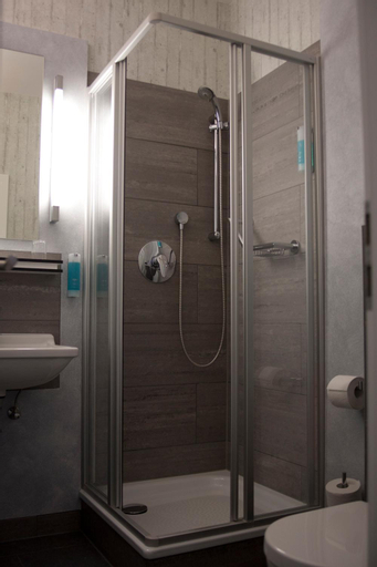 Bathroom 12