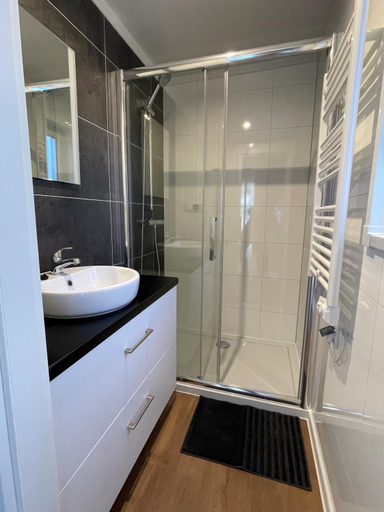 Bathroom 7