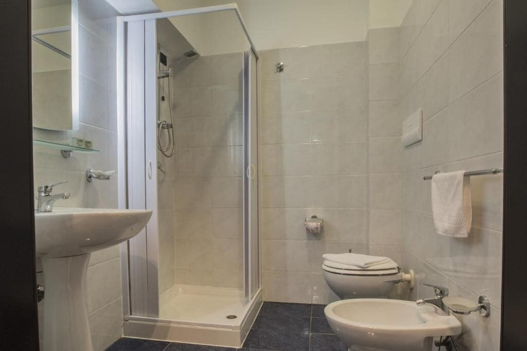 Bathroom 5, B&B La Salentina, Brindisi