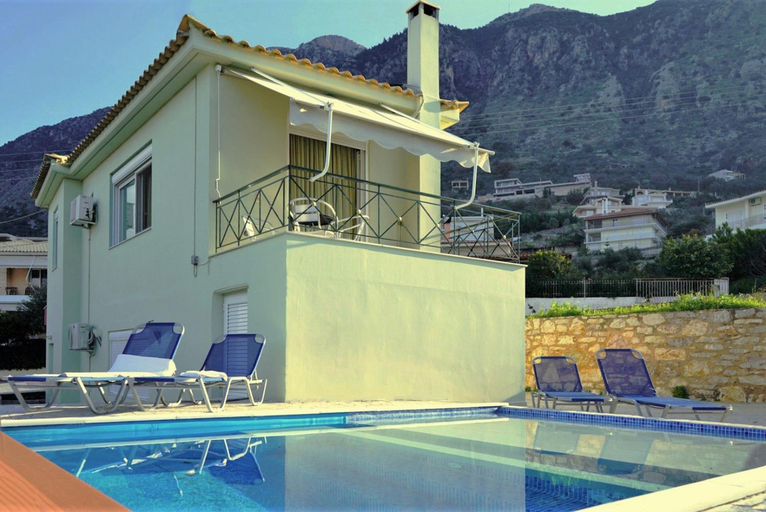 Sport & Beauty 2, SEMIRAMIS SUITES with pool, Peloponnese