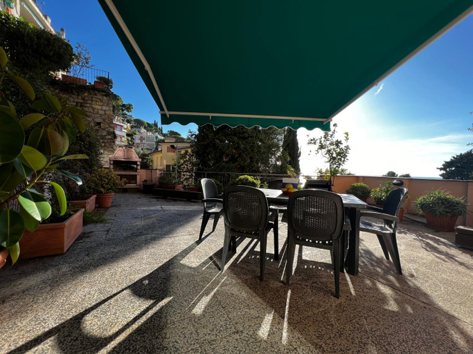 Food & Drinks, House Vanja by Holiday World, Genova