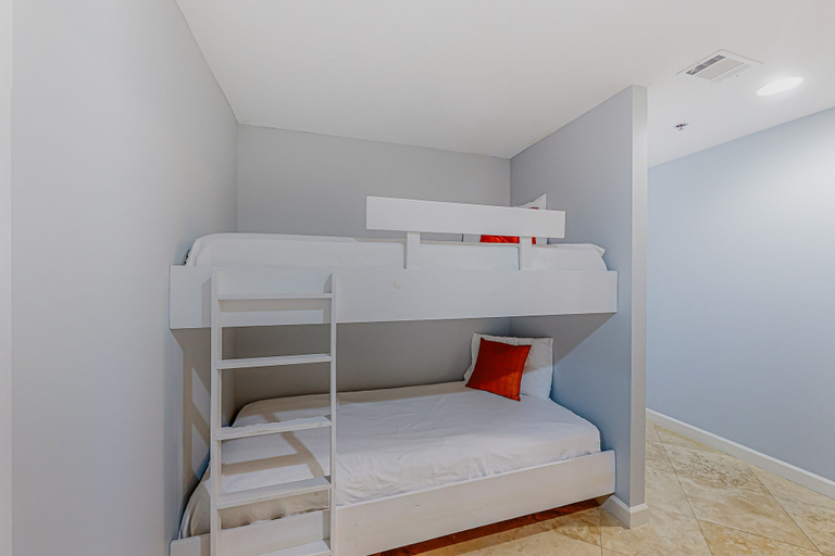Bedroom 2, Splash Resort, Bay