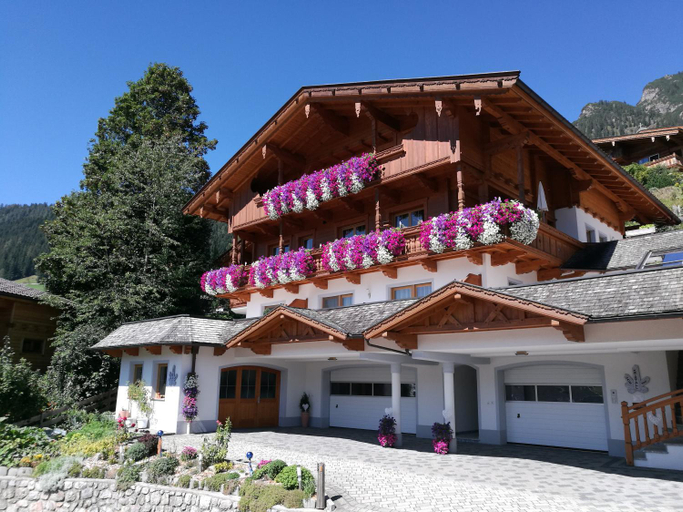 Others 4, Haus Kristall, Kufstein
