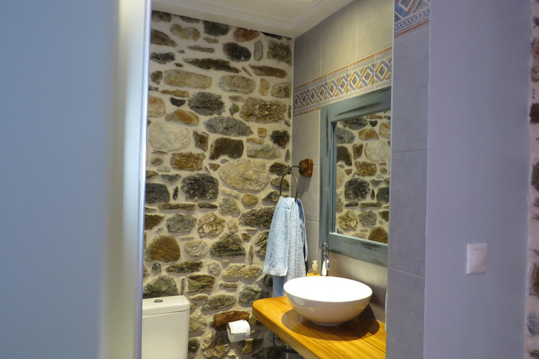 Bathroom 3, Mystras Inn, Peloponnese