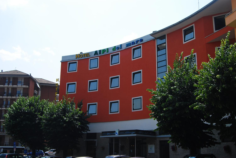 Exterior & Views 15