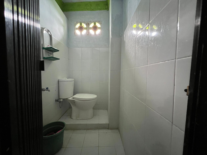 Bathroom 4, Hotel O Wisma La Oda Syariah, Sidenreng Rappang
