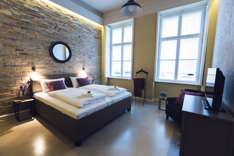Bedroom, Heritage Home Apartments, Budapesti