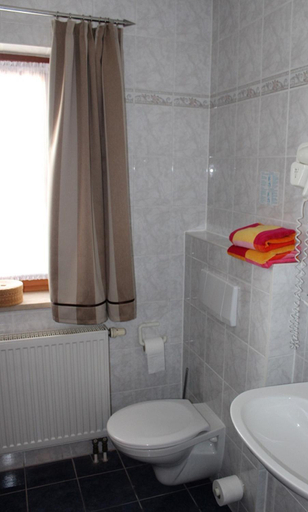 Bathroom 5, Hotel garni Vogelsang, Passau