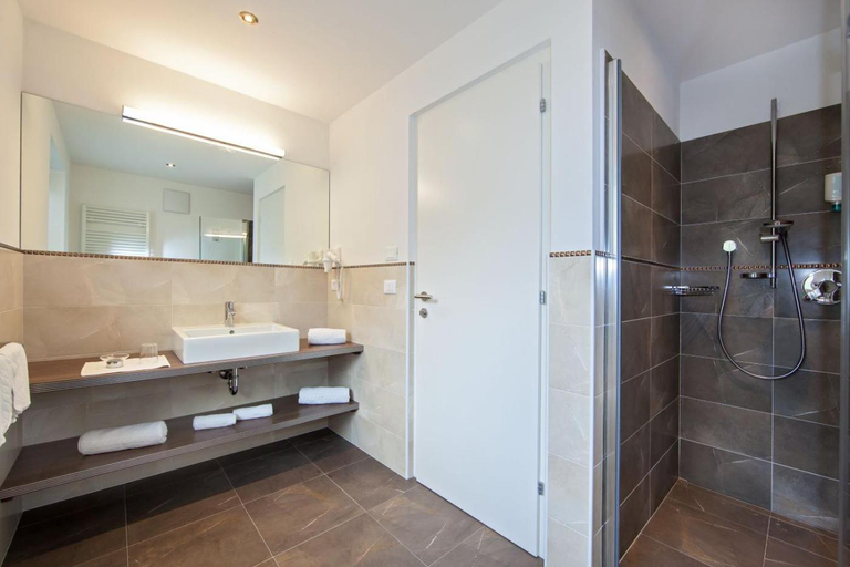 Bathroom 3, Garni-Hotel Aghel Suites & Apartments, Bolzano