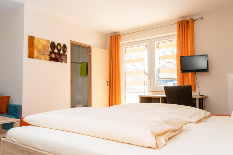 Bedroom 2, Landgasthof Zum Wolfsberg, Neumarkt in der Oberpfalz