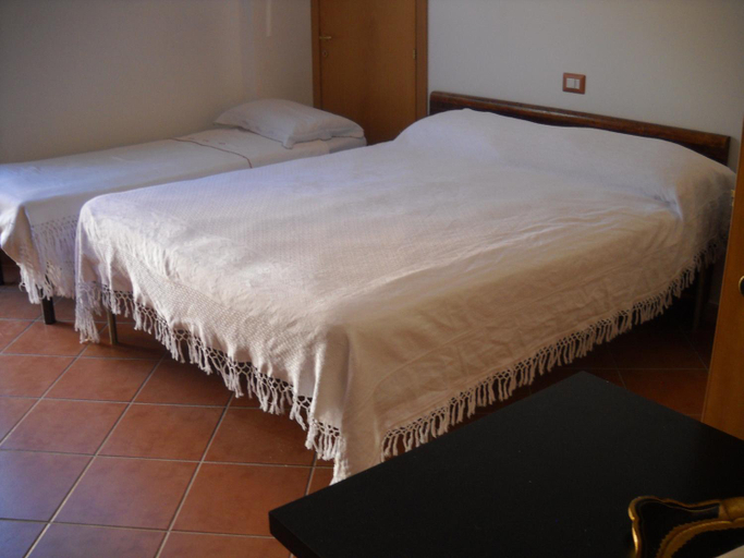 Others 4, B&B Alce, Macerata