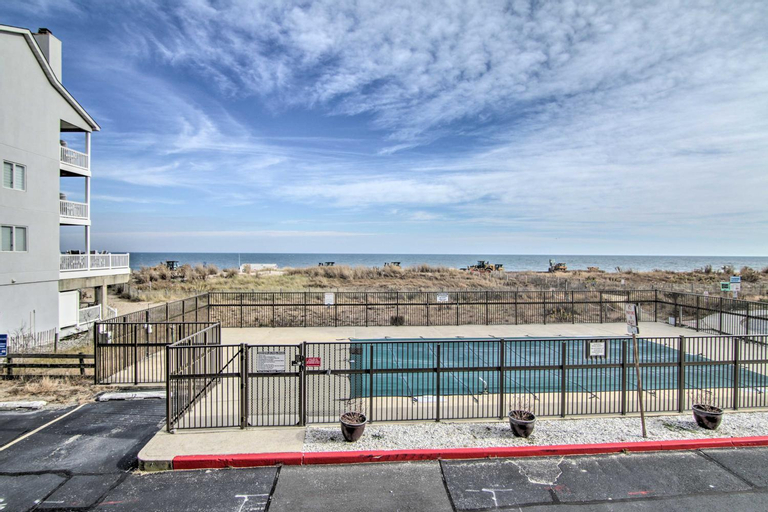 Steps to Beach Condo with Balcony in Ocean City, Worcester