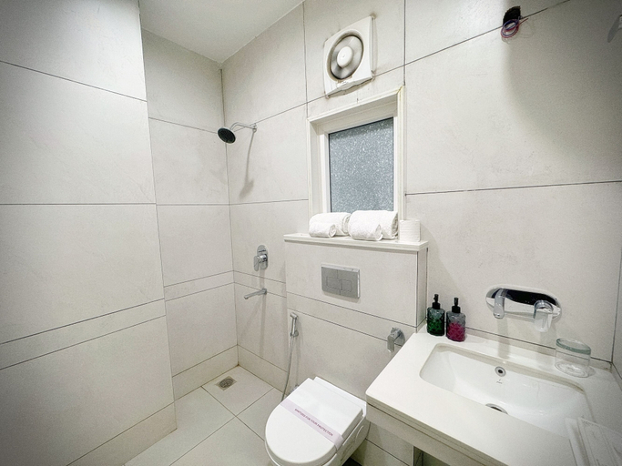 Bathroom 2, asar Elite by Orion Hotels, Mumbai Suburban
