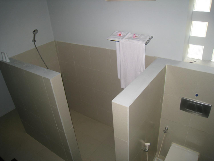 Bathroom 3, Cafe Alberto B and B, Lombok