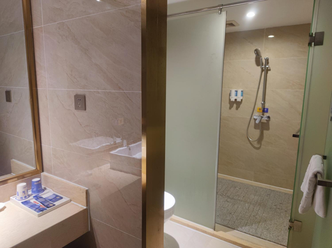 Bathroom 5, Unitour Hotel, Nanning Dongge Traditional Chinese Medicine No 1 Affiliated, Nanning